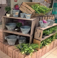 Zahradní doplňky obchodním centru GLOBUS v bedýnkách SKYWANDER